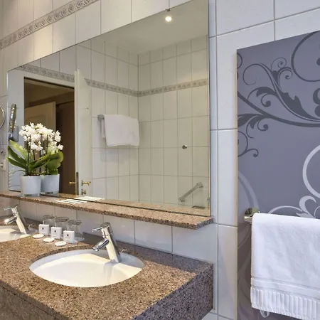 Schlosshotel Karlsruhe Otel 4*