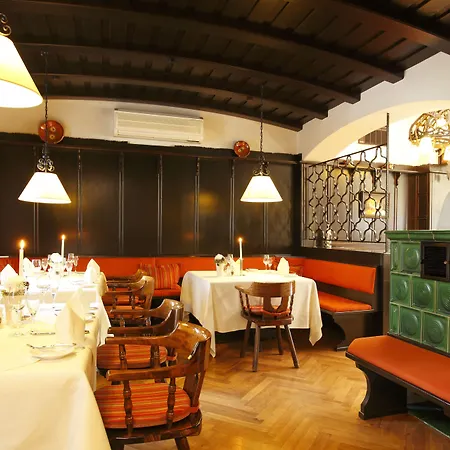 מלון Schlosshotel Karlsruhe 4*