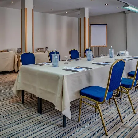 מלון Schlosshotel Karlsruhe 4*