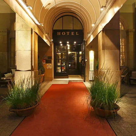 מלון Schlosshotel Karlsruhe 4*