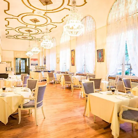 מלון Schlosshotel Karlsruhe 4*